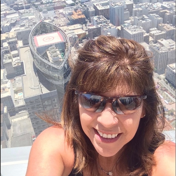 Meet your Posher, Letitia - Picture 1 of 1